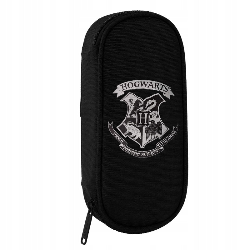 Piórnik Harry Potter Kite – przód z herbem Hogwartu i złotymi detalami