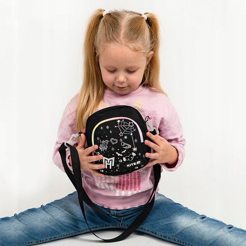 Plecak dla dziewczynek Monster High – bok z regulowanymi szelkami