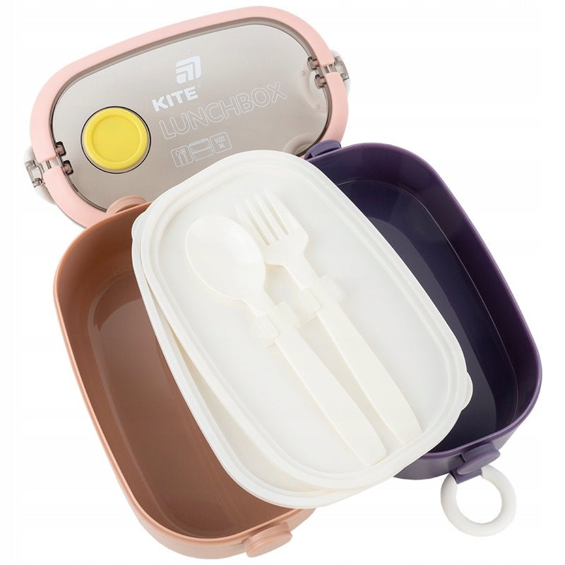 Śniadaniówka z łyżką i widelcem schowanymi wewnątrz pojemnika