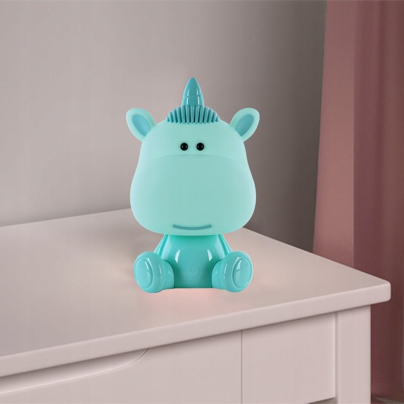 Lampa zielona na stole