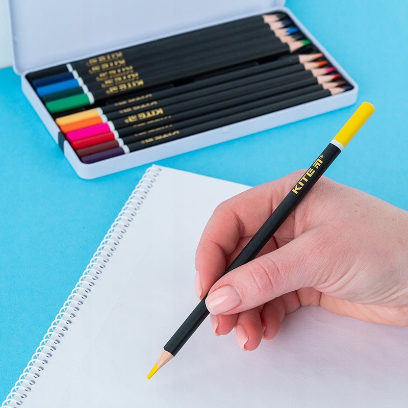 Kredki w metalowym pudełky 12 kolorów