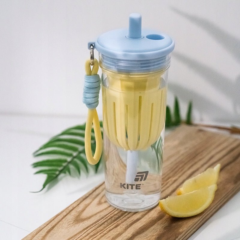 Lekki i bezpieczny bidon z tritanu z miarką na korpusie