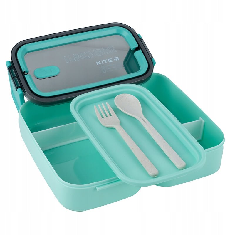 Lunchbox Kite K23-183-2 został wykonany z wysokiej jakości i bezpiecznego plastiku spożywczego, który nie pochłania zapachów, nie wpływa na smak potraw i nie zawiera BPA.