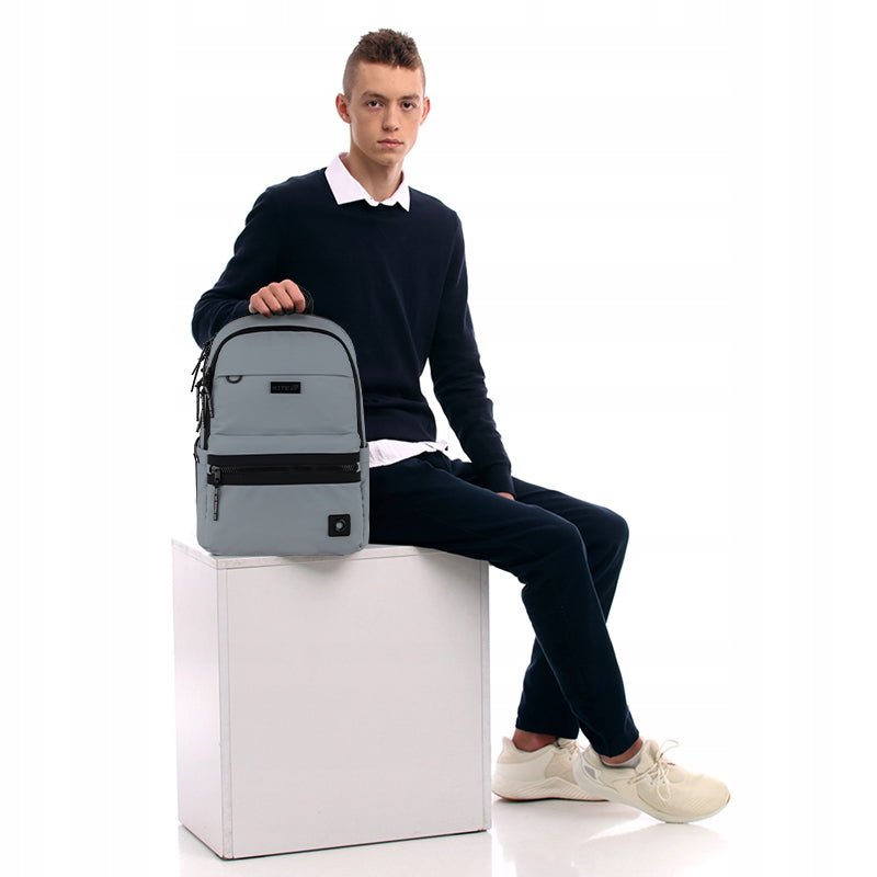 Kompaktowy Kite dla nastolatków z organizerem i subtelnym, szarym stylem