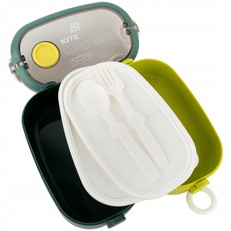 Śniadaniówka z łyżką i widelcem schowanymi wewnątrz pojemnika