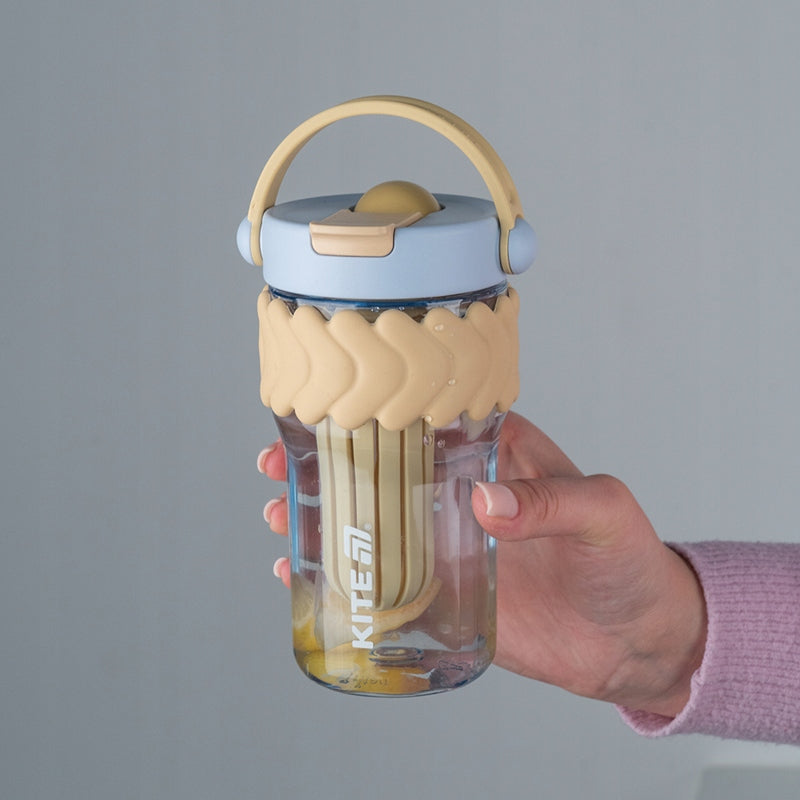Butelka na wodę z ustnikiem z wkładem na owoce niebieski 700 ml kite