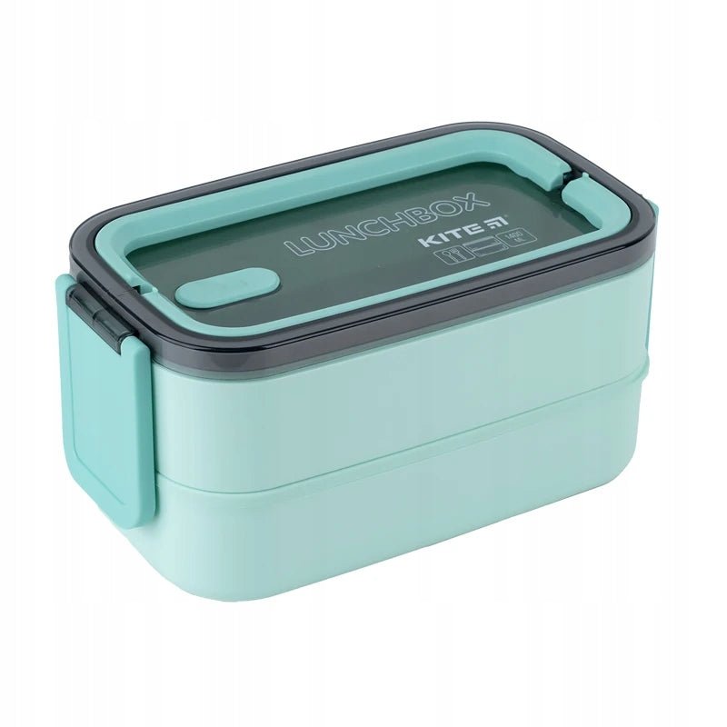 Lunchbox Kite K23-183-2 został wykonany z wysokiej jakości i bezpiecznego plastiku spożywczego, który nie pochłania zapachów, nie wpływa na smak potraw i nie zawiera BPA.