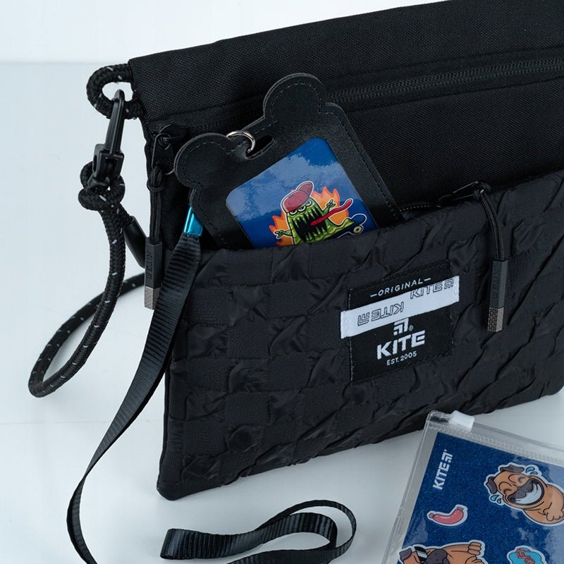 Identyfikator dla dzieci Kite K24-296-3 z PU, sznurkiem i uszkami – idealny na bilet lub karnet