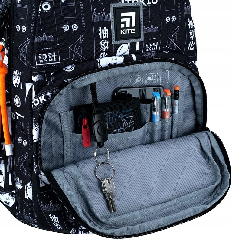 Plecak młodzieżowy ortopedyczny czarno biały anime