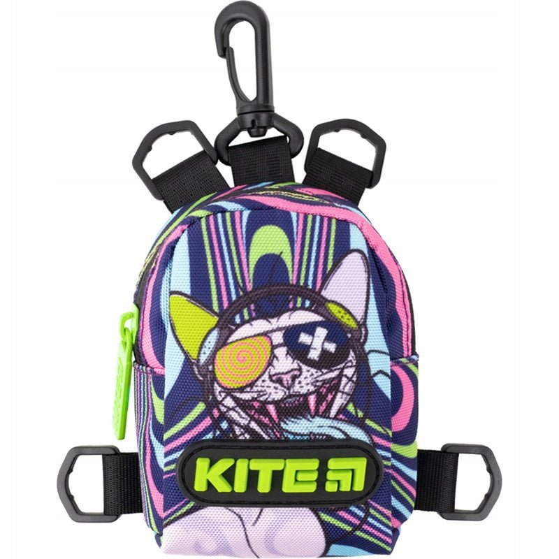 Plecaczek mały stylowa nerka unisex karabińczyk Kite K22-2591-2.Saszetka mini  wykonanа z wytrzymałego poliestru. Materiały i osprzęt zostały przetestowane pod kątem wytrzymałości i odporności na zużycie.