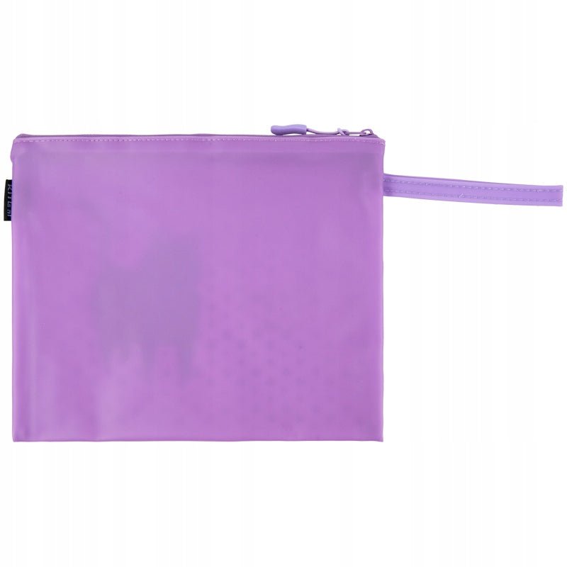 Silikonowa teczka na suwak z uchwytem na zamek B5 Kite K22-469-05 pozwoli zachować zeszyty w porządku, a także zorganizuje wzorowy porządek w plecaku. W teczce możesz umieścić zeszyty i drobne artykuły papiernicze.