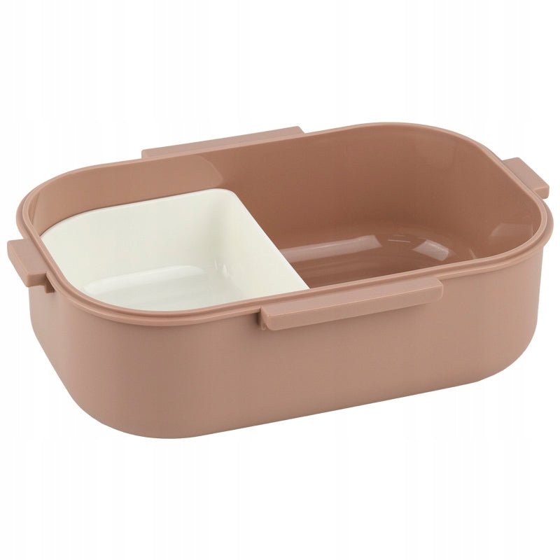 Wnętrze lunchboxa z przegrodami i kompletem sztućców