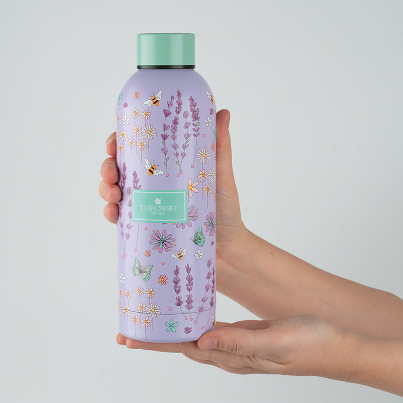 Kobieta z fioletową butelką termiczną Axent Morning Dew.