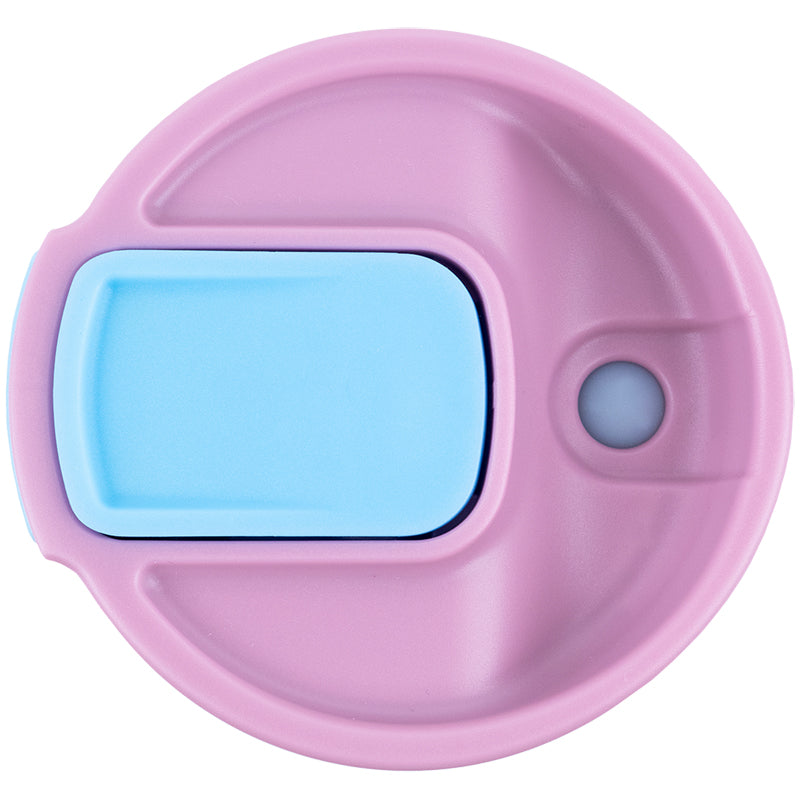 Widok na otwarty zawór do picia w pokrywce termokubka Axent.