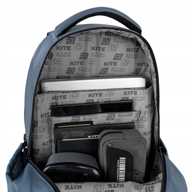 Wnętrze plecaka prezentujące dwie przestronne i pojemne komory główne.