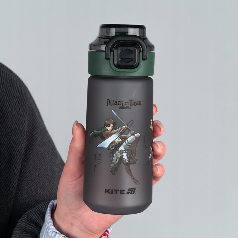 Butelka z przyciskiem i szczelnym zamknięciem dla dzieci