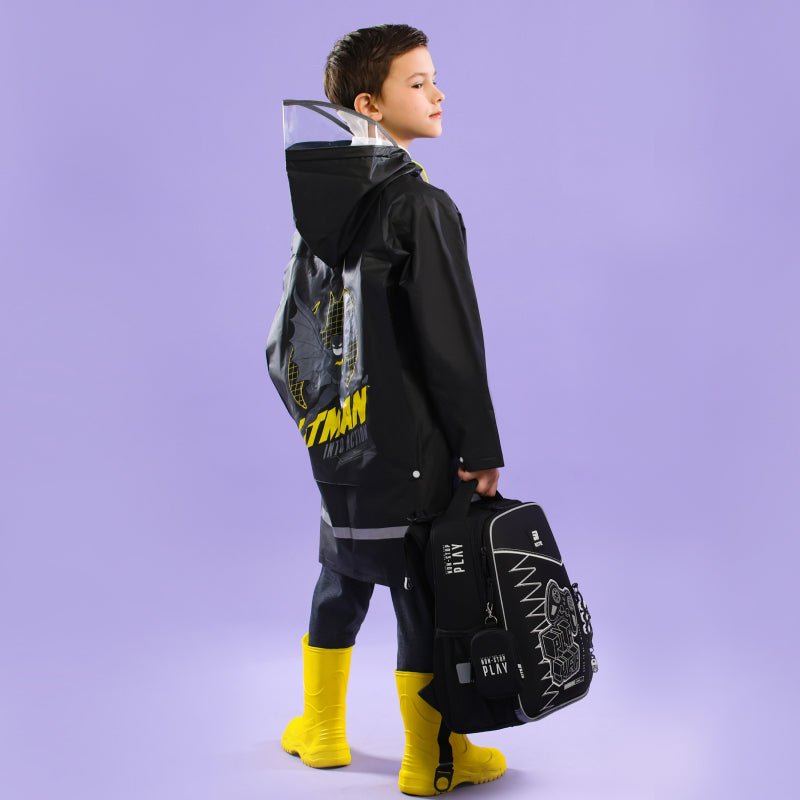 Płaszcz przeciwdeszczowy dla chłopca czarny DC Batman M Kite