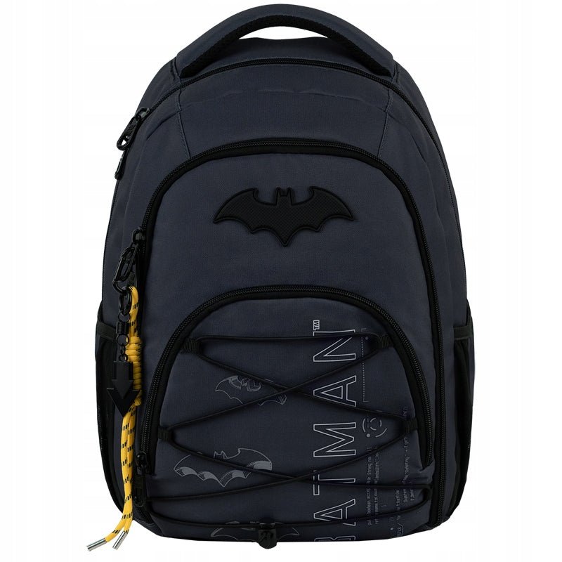 Front plecaka Kite Batman z widocznym dekoracyjnym sznurowaniem i nadrukiem 3D.
