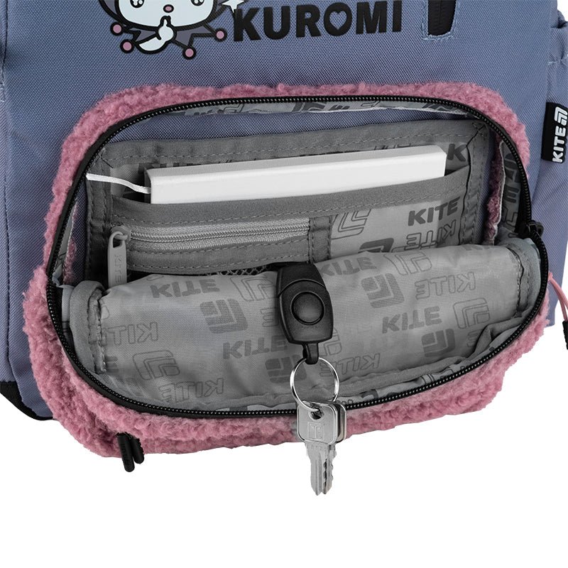Plecak Kite HK25-949M z organizerem w przedniej kieszeni – porządek w drobiazgach.