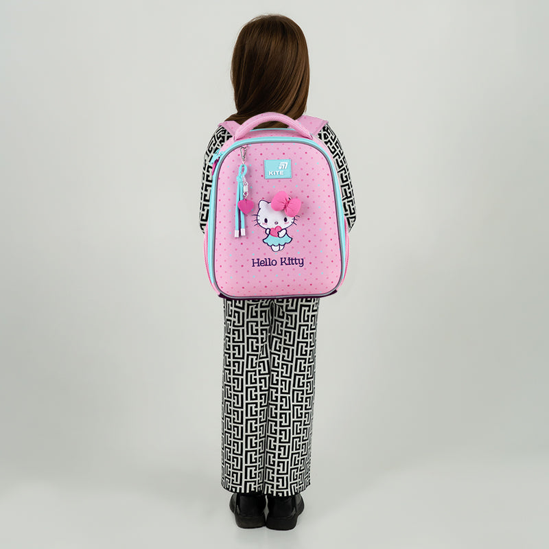 Tornister szkolny Hello Kitty Kite – widok na dziecku, ergonomiczne dopasowanie