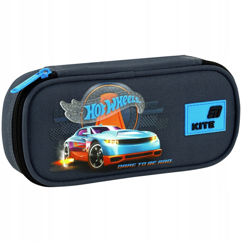 Piórnik chłopięcy Hot Wheels przód z autem i naszywką.