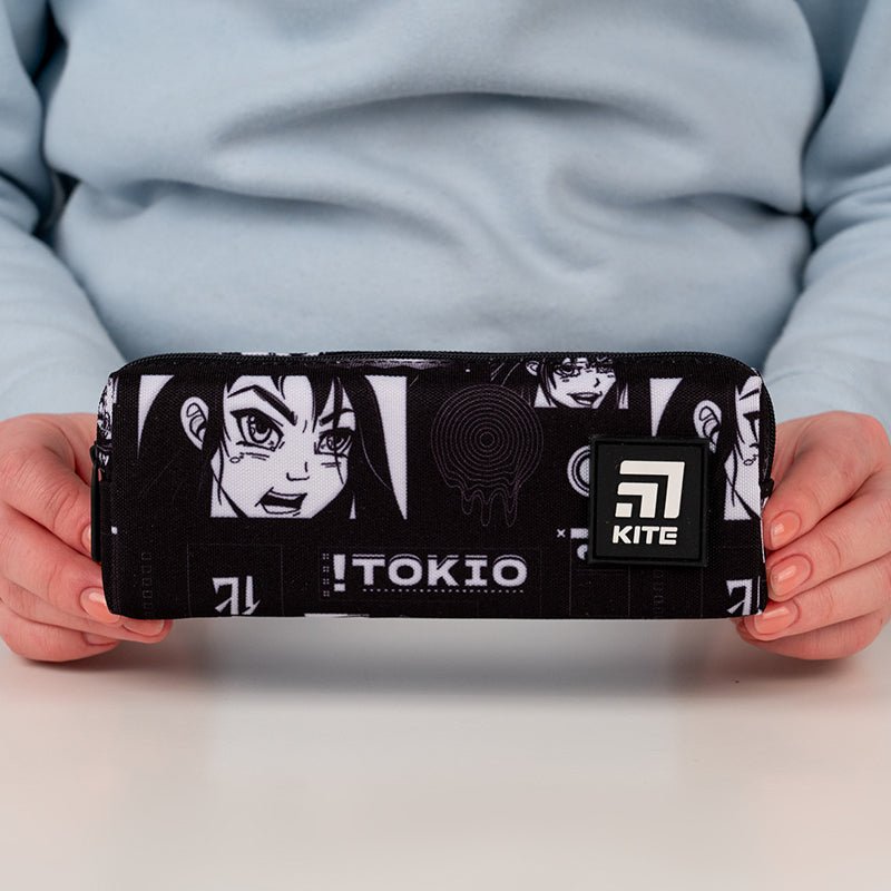 Piórnik saszetka szkolny czarny Anime