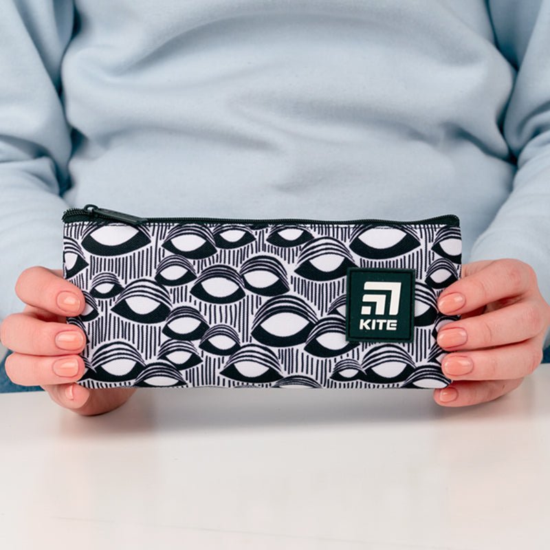 Piórnik saszetka szkolny czarno biały