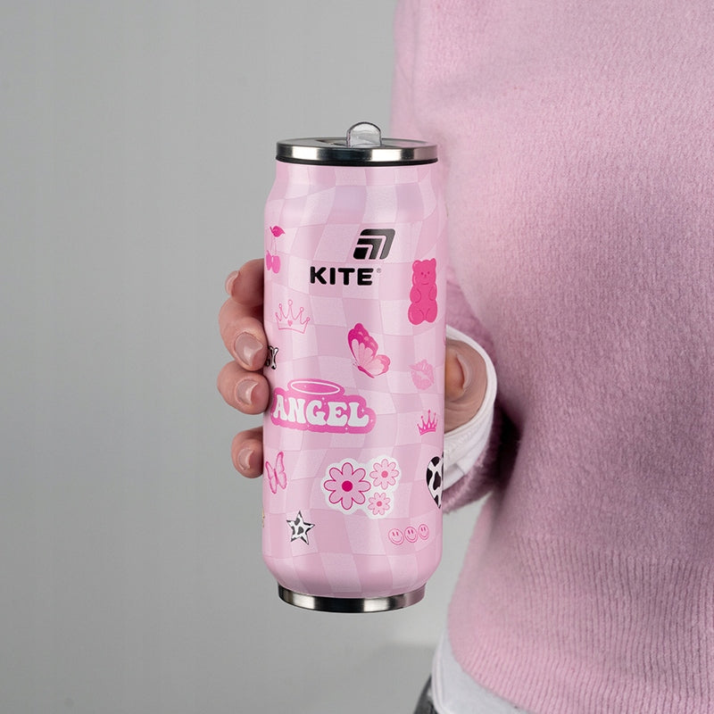 Kubek dla dziewczynki 500 ml prezentowany w dłoni – wizualizacja wielkości dla nastolatki.