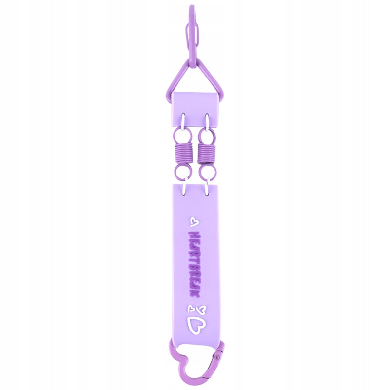 Detal breloka Kite z metalowym karabińczykiem i wykończeniem 3D