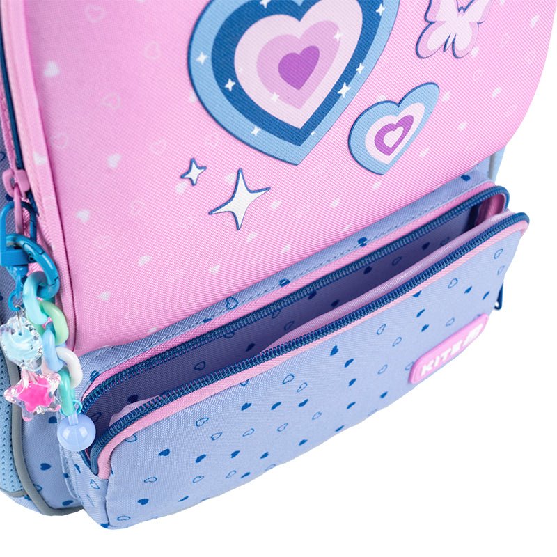 Ergonomiczny plecak Kite Kids K25-559XS-1 z uroczym motywem, widocznym dnem i detalami okuć