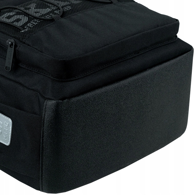 Wzmocnione, wodoodporne dno plecaka z ochronną warstwą PU.