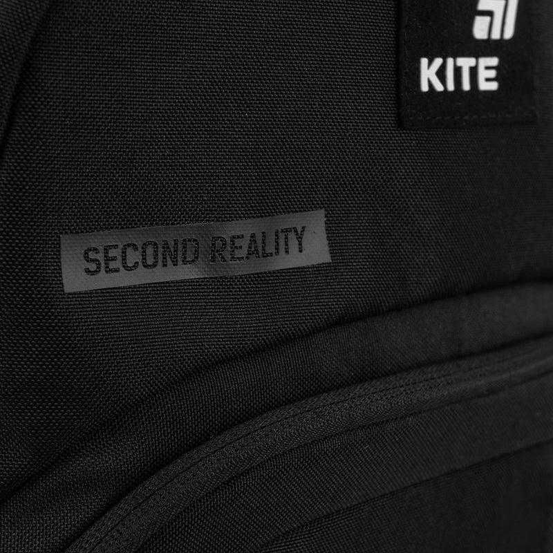 dekoracyjny napis na froncie plecaka Kite