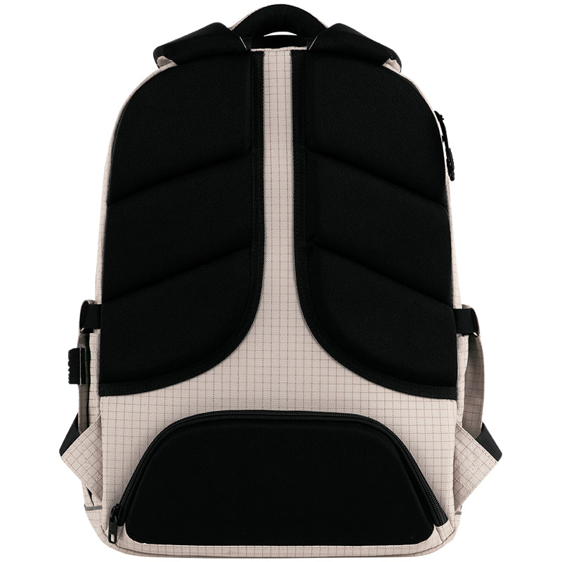 Profilowany panel tylny zapewniający wygodę i wsparcie kręgosłupa.