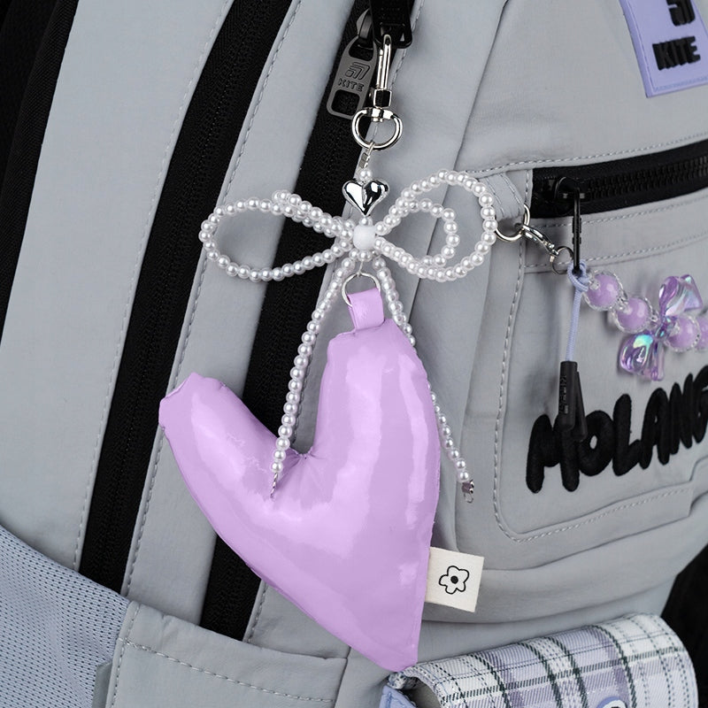 Zawieszka do plecaka Kite z motywem serca – stylowy dodatek na suwaku plecaka.