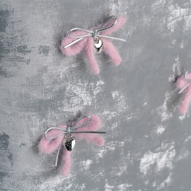 Tornister szkolny Kite – detal aksamitnej tkaniny i kokardy