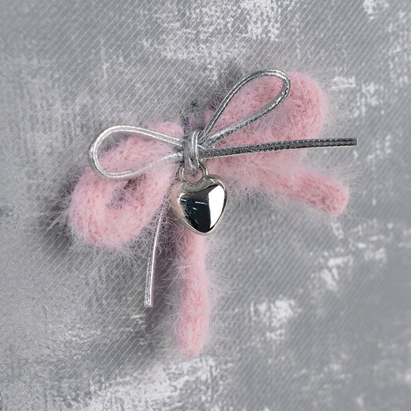 Tornister szkolny Kite – detal aksamitnej tkaniny i kokardy