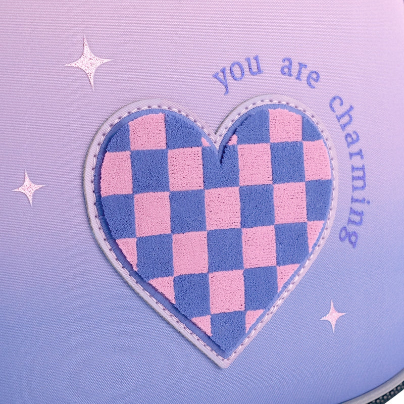 Objętościowa aplikacja z miękkim włosiem na plecaku Kite