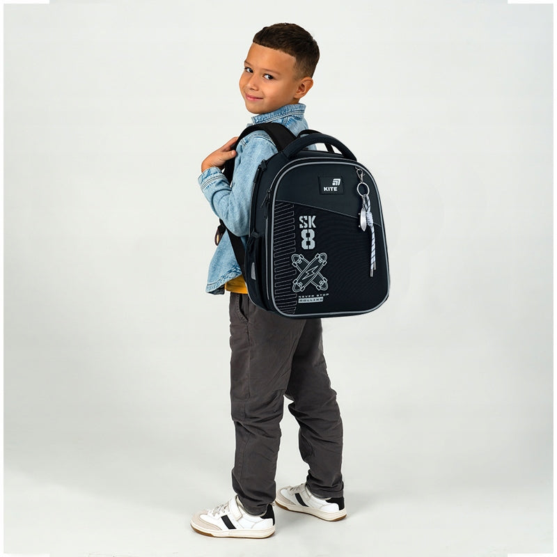 Tornister szkolny Kite Education Skate – widok plecaka na dziecku