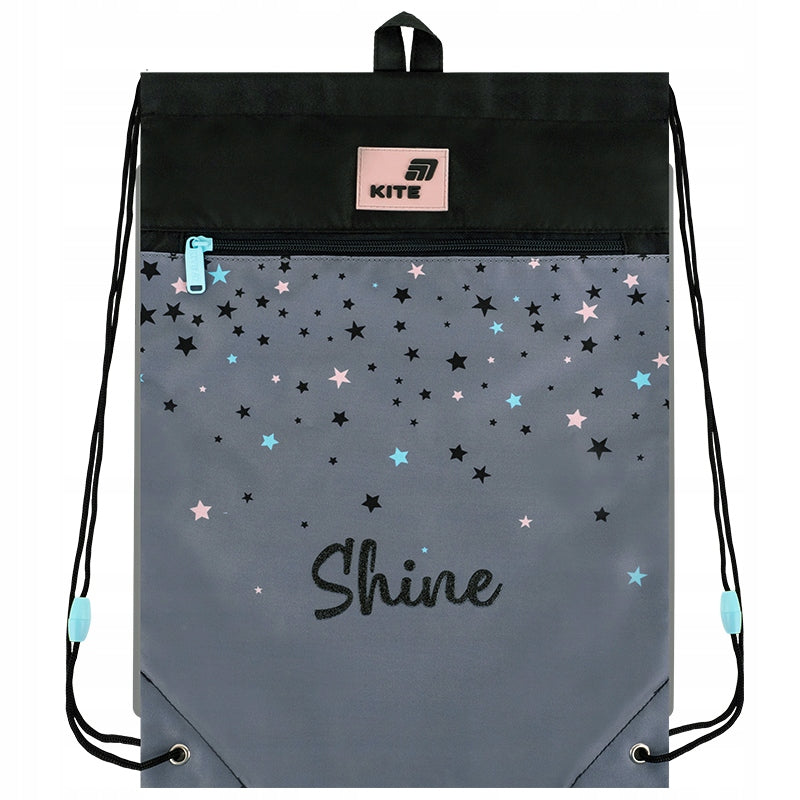 Zbliżenie na zamek dodatkowej komory w modelu Shine.