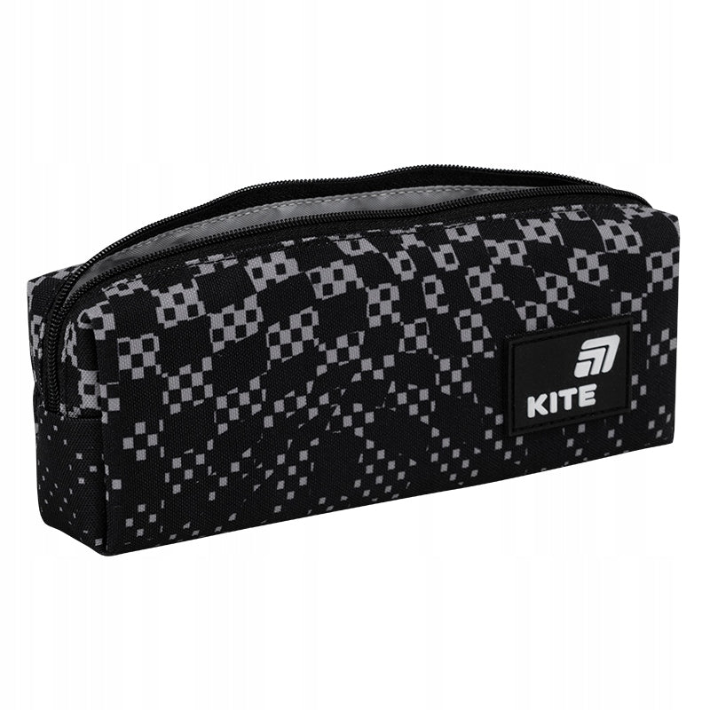 Wnętrze czarnego piórnika Kite — pojemne miejsce na piórniki dla dzieci.