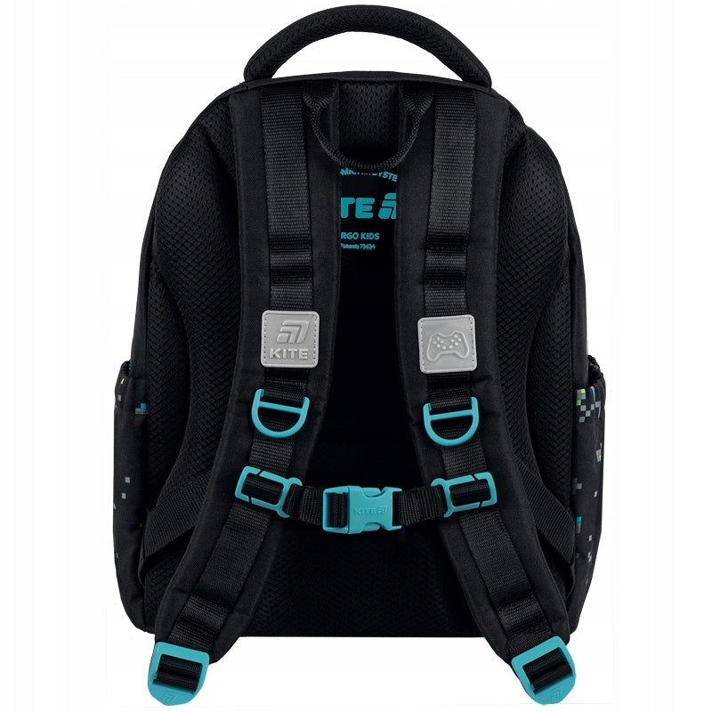 Szerokie, oddychające szelki S-kształtne z pasem piersiowym.