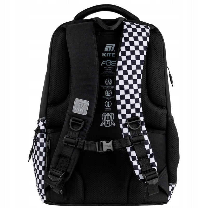 Szerokie, anatomiczne szelki S-kształtne z miękką wyściółką, chroniące ramiona przed uciskiem.