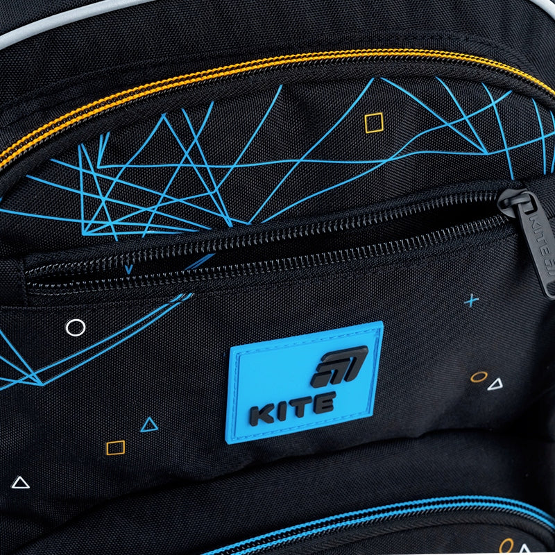 Przednia duża kieszeń na zamek z motywem 3D Game.