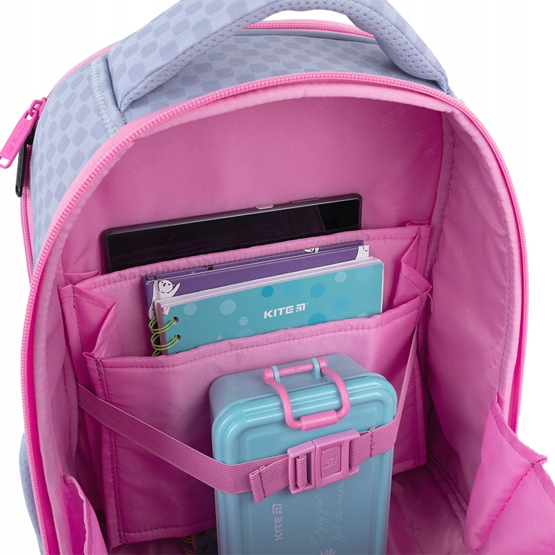 Tornister szkolny ortopedyczny Kite – wnętrze z książkami i przyborami