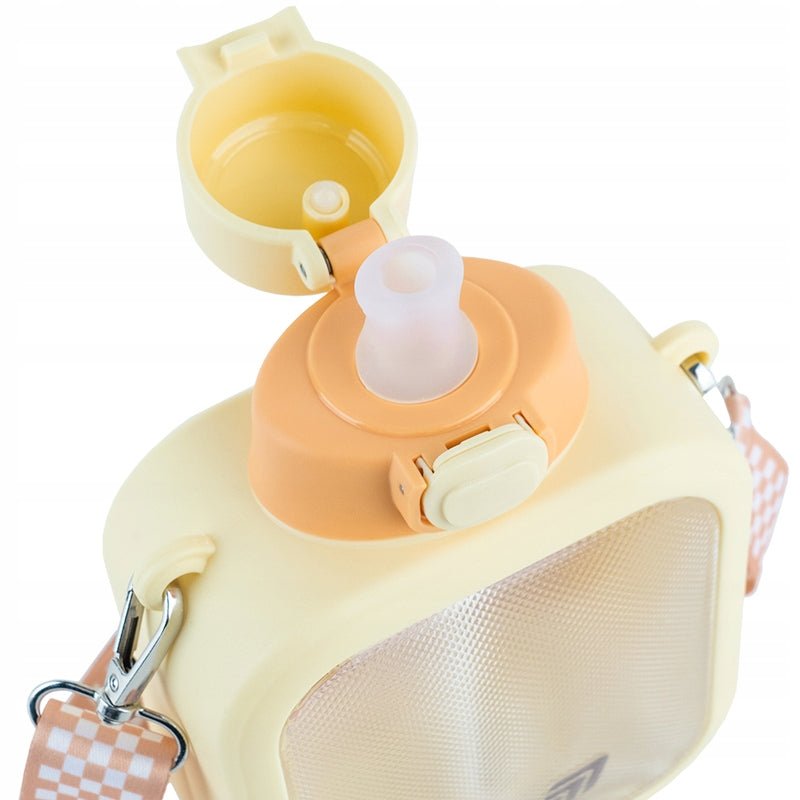 Zbliżenie na silikonową słomkę - widok od góry