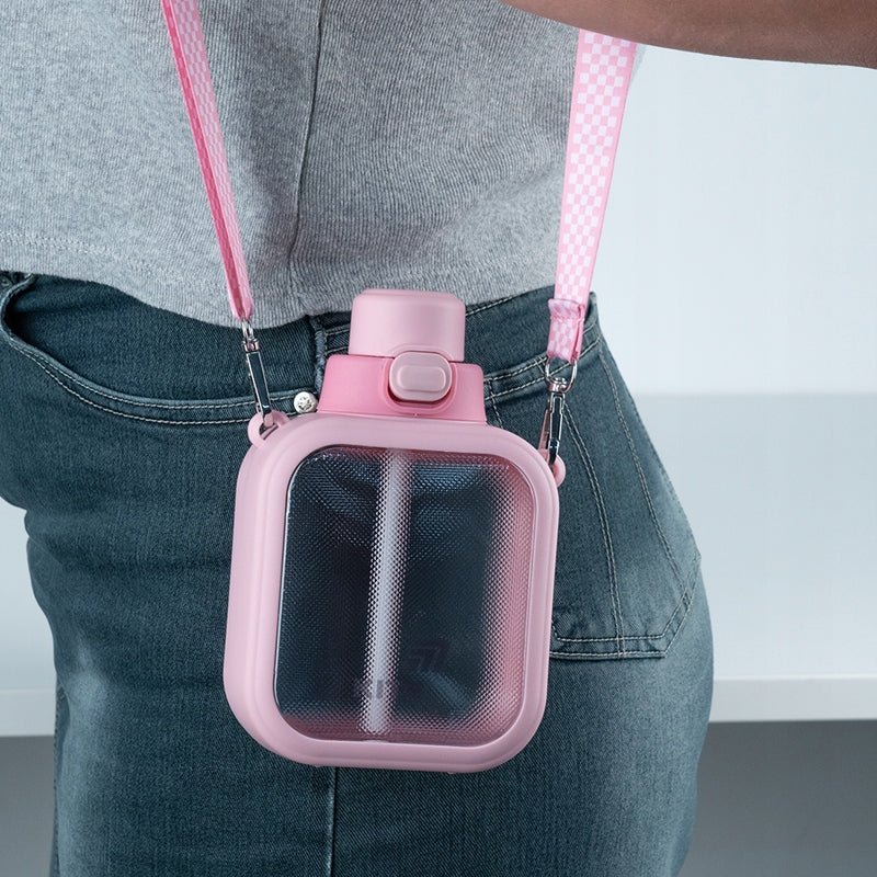 Ujęcie detalu - pasek i powierzchnia matowa