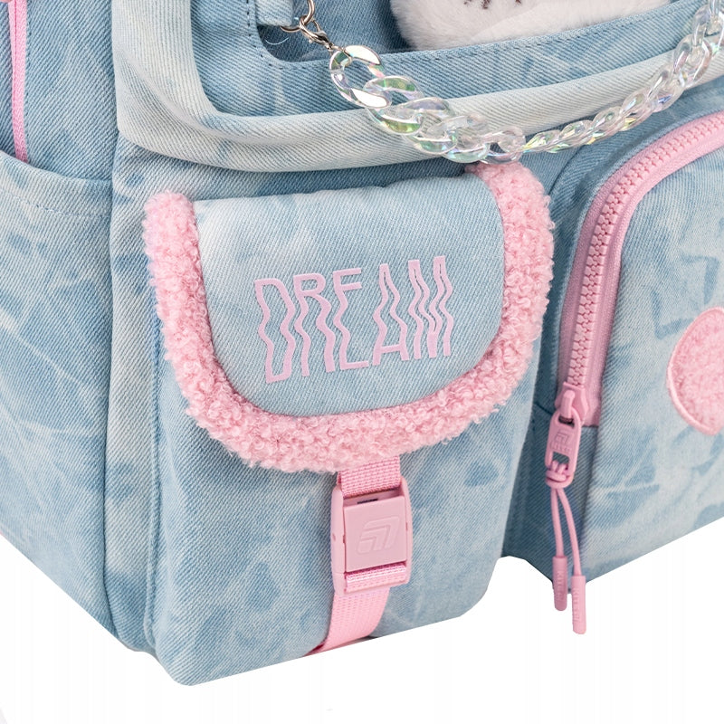 trzy naszywane kieszenie przednie w plecaku młodzieżowym Kite