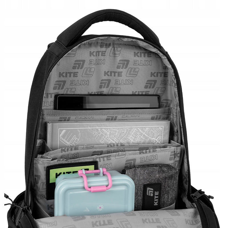 dwie pojemne komory wewnętrzne na książki A4