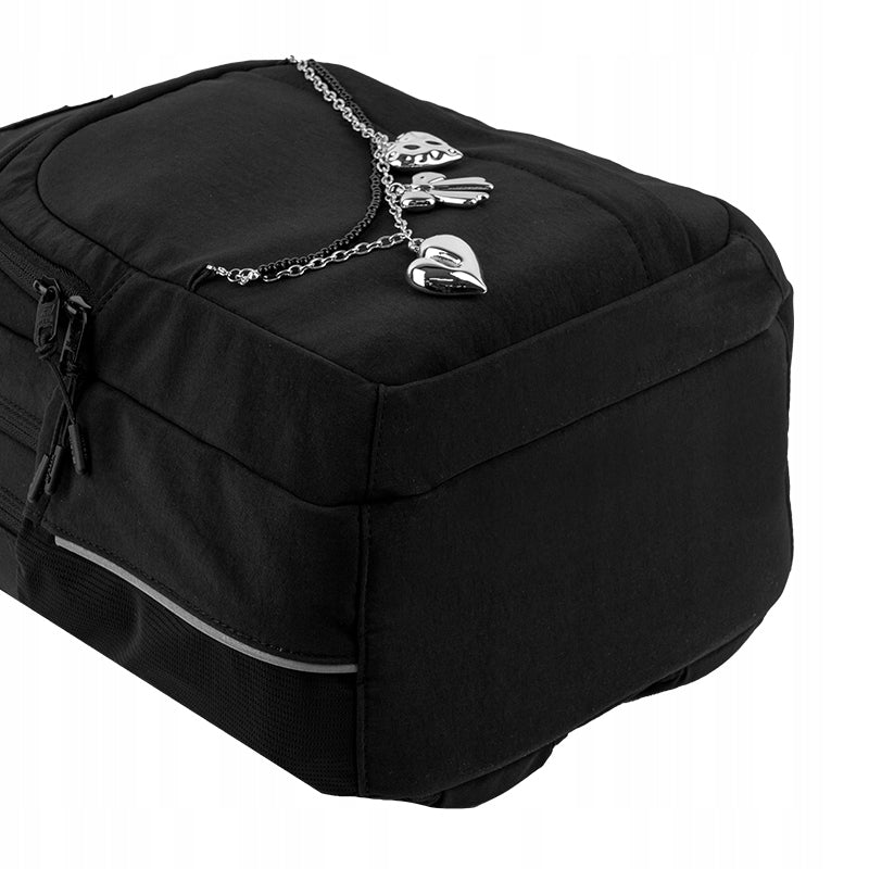 wzmocnione i stabilne dno plecaka szkolnego