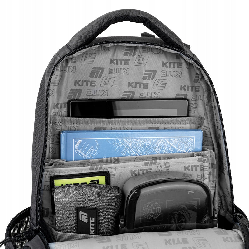 główna komora plecaka na książki i zeszyty A4